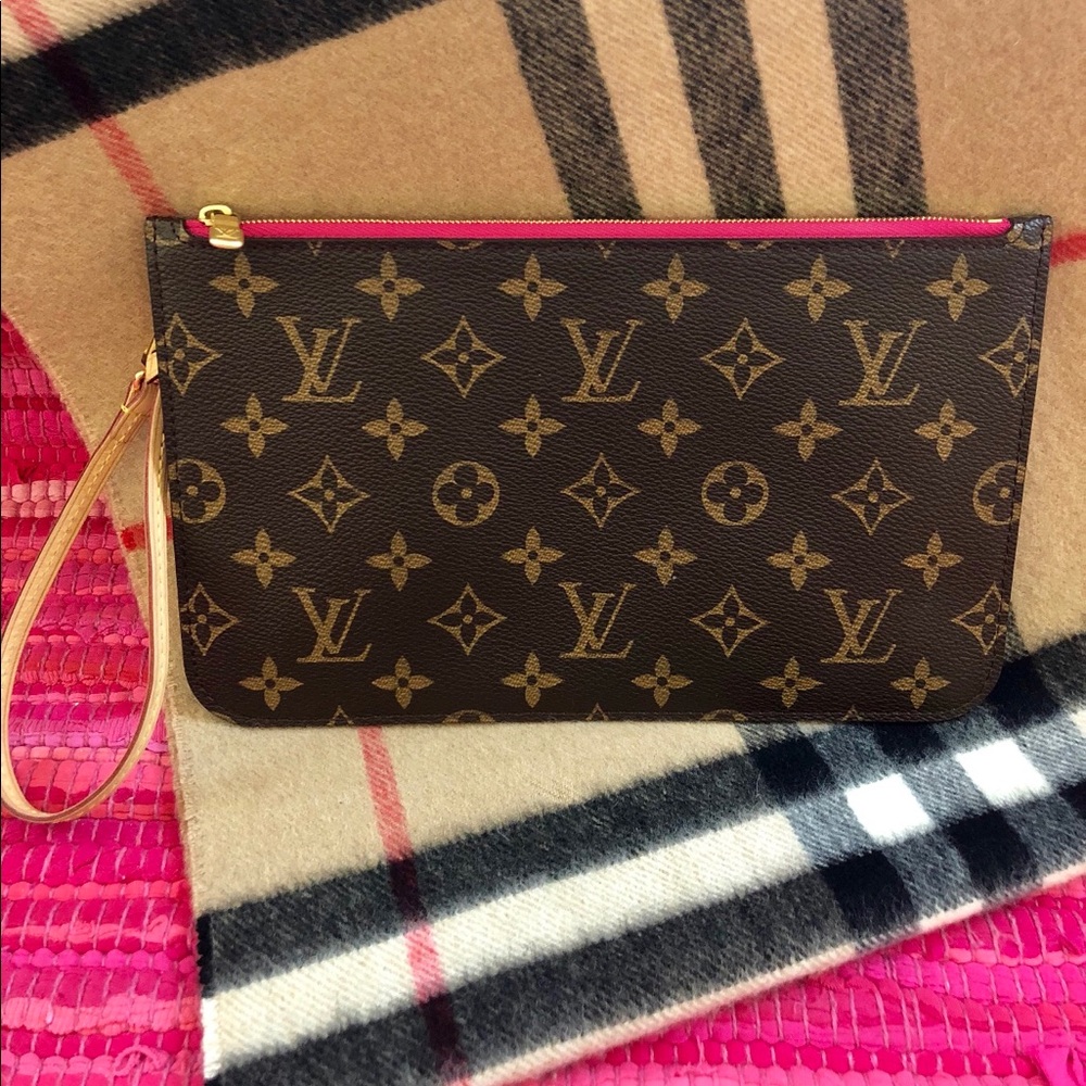 Louis Vuitton Monogram Neverfull GM Wristlet🌸